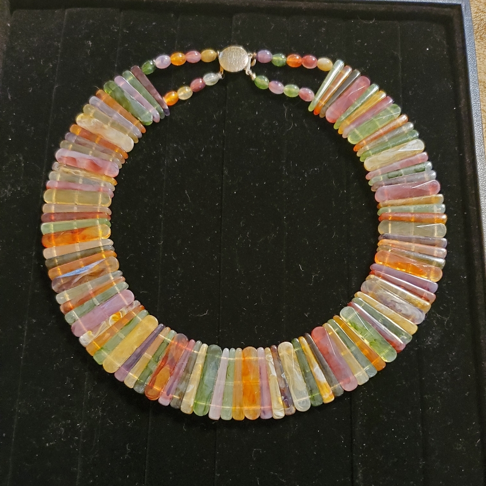 Stone choker
